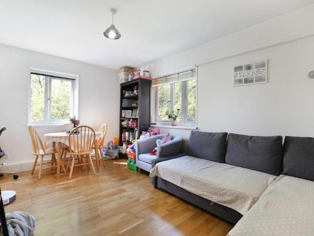 Flat for sale in Dulwich Village, Greater London