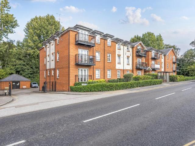 Flat for sale in Five Acres, Hertfordshire