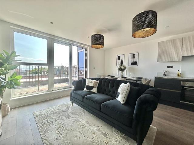 Flat for sale in Alton Barnes, Essex