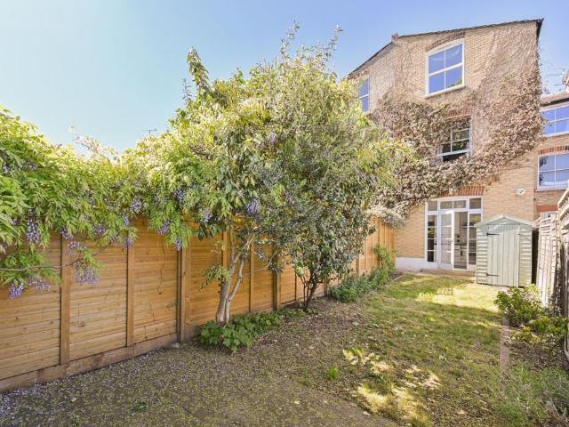 Flat for sale in Furzedown, Greater London