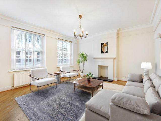 Flat for sale in Chelsea, Greater London