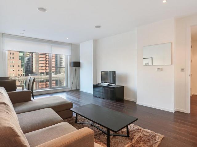 Flat for sale in Isle Of Dogs, Greater London