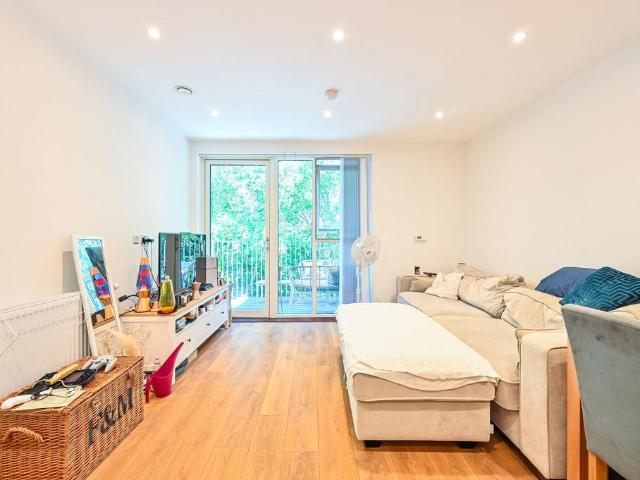 Flat for sale in Beckton Parkside, Greater London