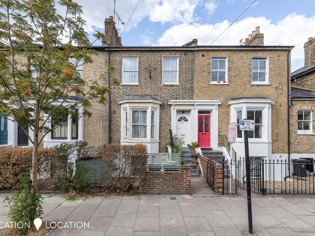 Flat for sale in Haggerston, Greater London
