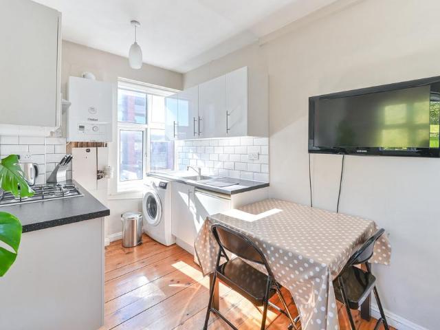 Flat for sale in London Borough of Lambeth, Greater London