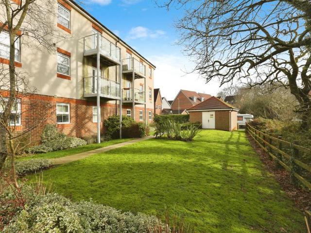 Flat for sale in Hedge End, Helford