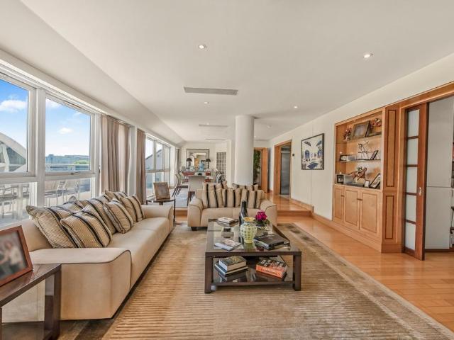 Flat for sale in St. John's Wood, Greater London