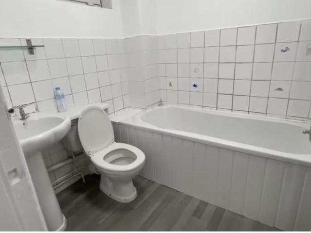 Flat for sale in Dagenham, Dagenham