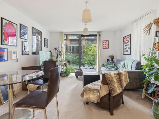 Flat for sale in Dalston, De Beauvoir Town