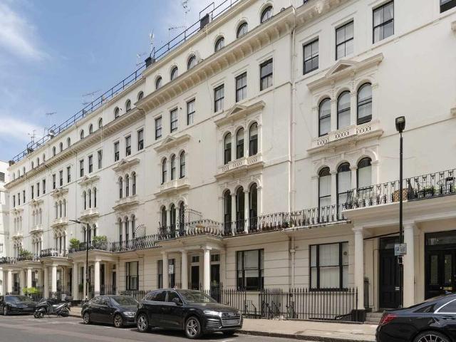 Flat for sale in Bayswater, Greater London
