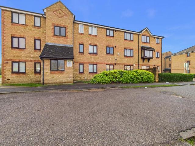 Flat for sale in South Ockendon, Essex