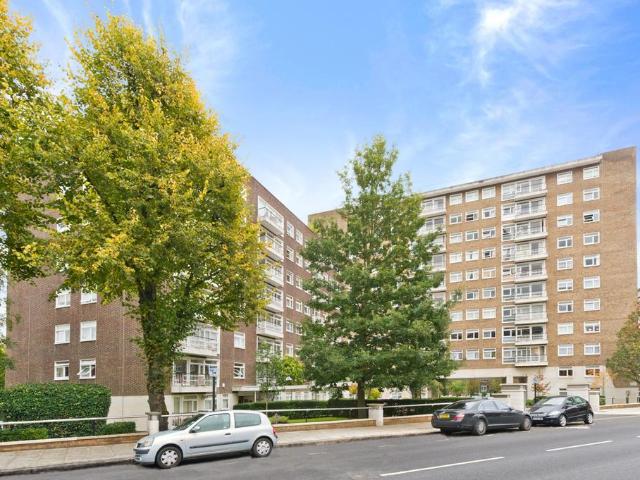 Flat for sale in Belsize Park, Greater London