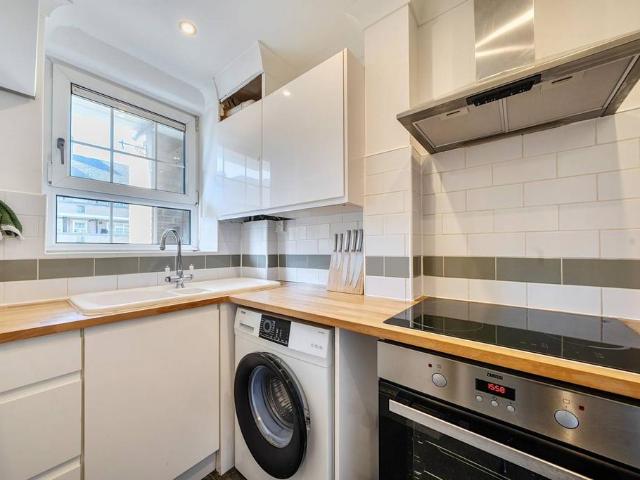 Flat for sale in London Borough of Lewisham, New Cross