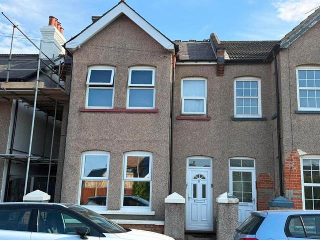 Flat for sale in Oxenden, The Bridge