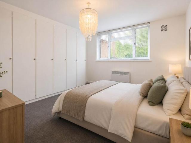 Flat for sale in Elstree and Borehamwood, Borehamwood