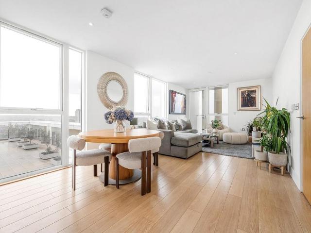 Flat for sale in Brixton, Greater London
