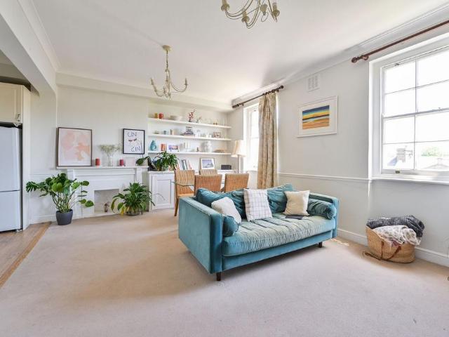 Flat for sale in Elephant and Castle, Greater London