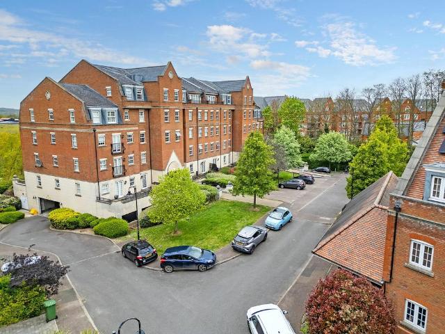 Flat for sale in Clements Park, Navestock Side