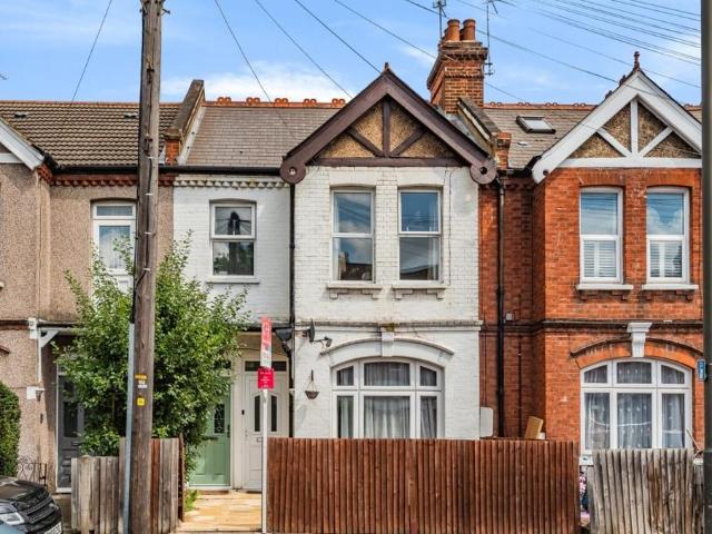 Flat for sale in London Borough of Merton, Merton Park