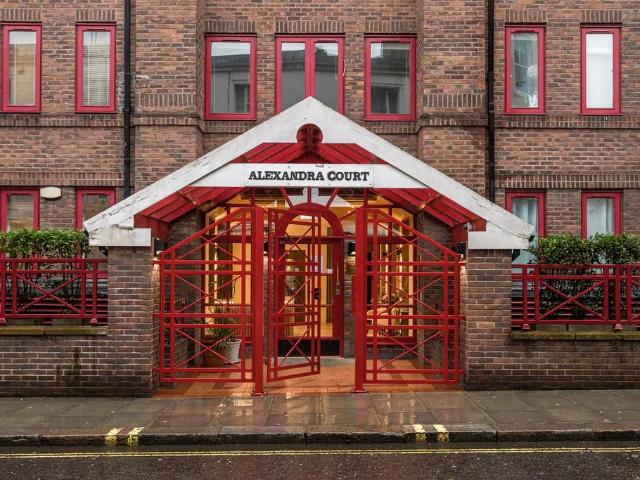Flat for sale in Bayswater, Greater London