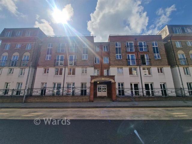 Flat for sale in East Cliff, Acol