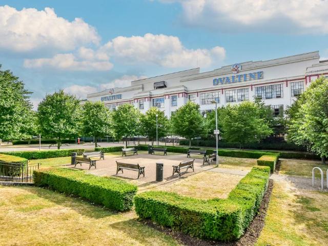 Flat for sale in Batchworth, Hertfordshire
