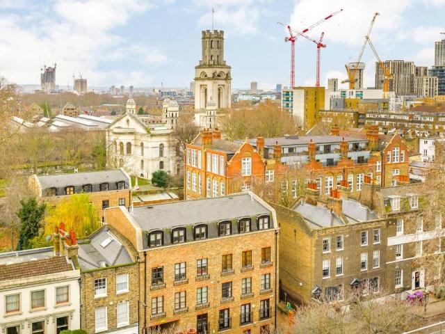 Flat for sale in St. George in the East, Wapping