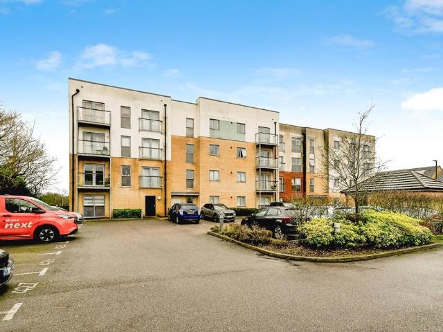 Flat for sale in Pin Green Industrial Area, Shephall
