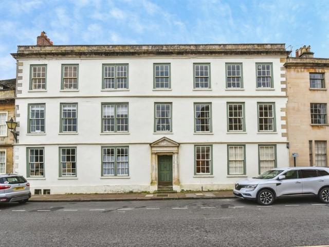 Flat for sale in Chippenham, Wiltshire