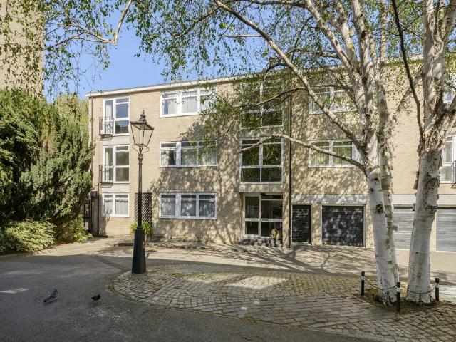 Flat for sale in Fitzrovia, Greater London