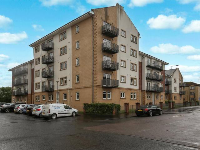 Flat for sale in Greenock, Scotland