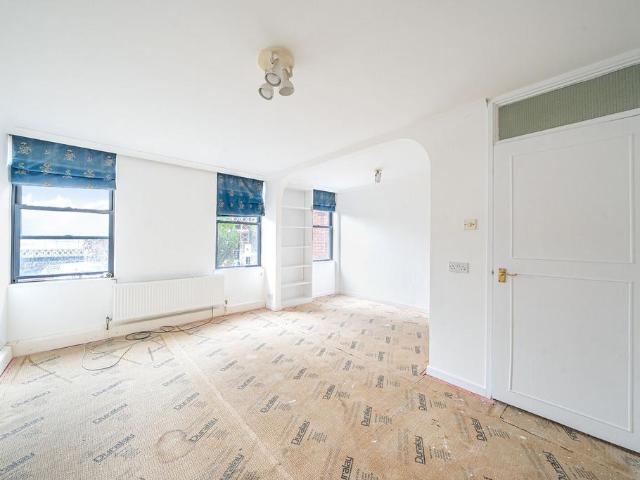 Flat for sale in Greater London