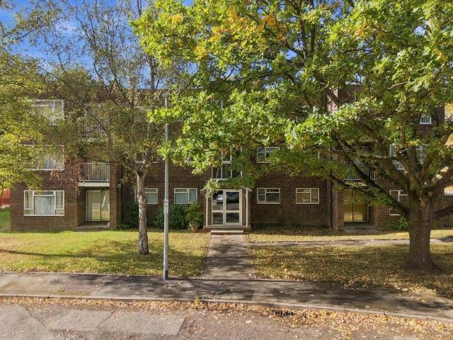 Flat for sale in London Borough of Redbridge, Greater London