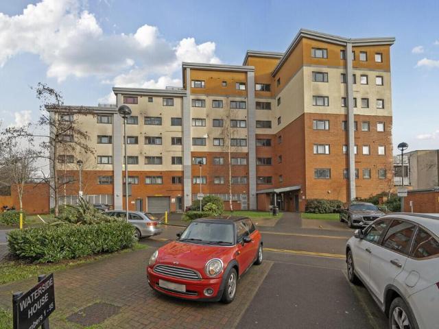 Flat for sale in Obridge, Rumwell