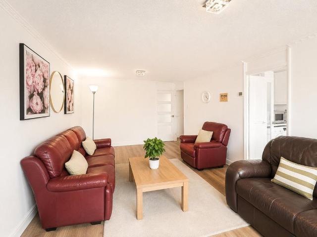 Flat for sale in Charlton Riverside, Greater London