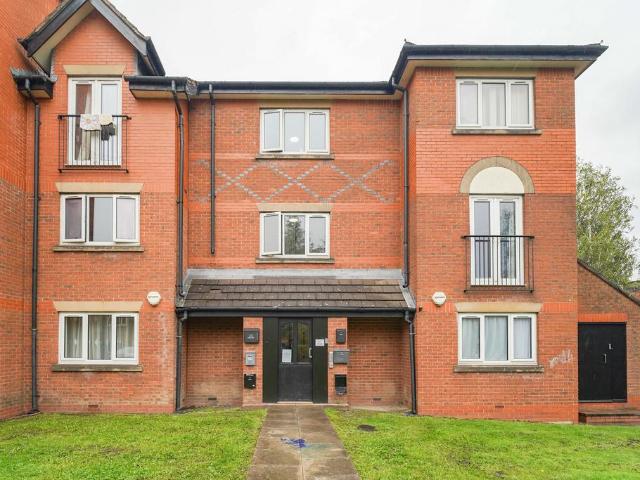 Flat for sale in Clifton, Salford