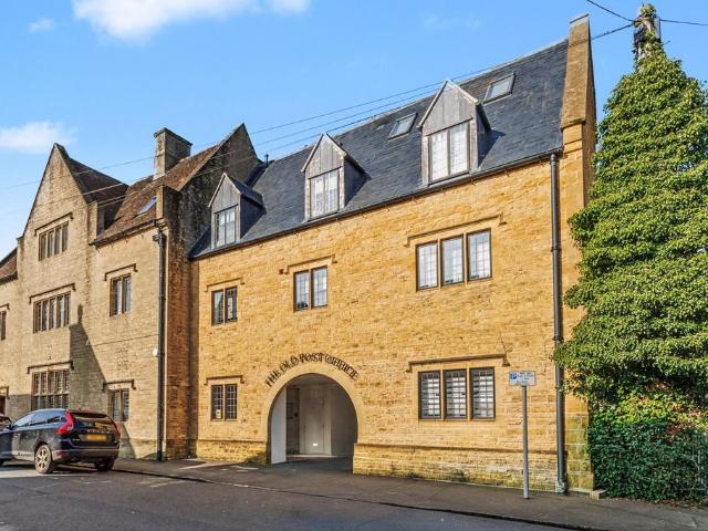 Flat for sale in Fossebridge, Gloucestershire