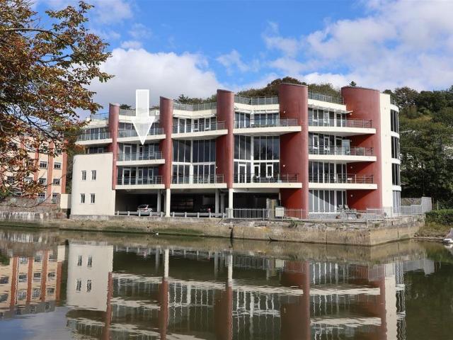 Flat for sale in Newham, Penweathers