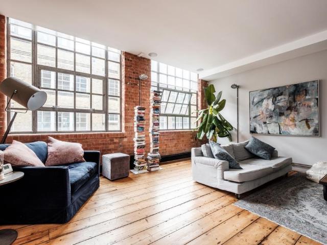 Flat for sale in Hoxton, Greater London