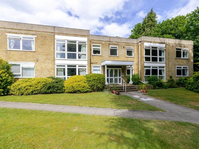 Flat for sale in Batchworth