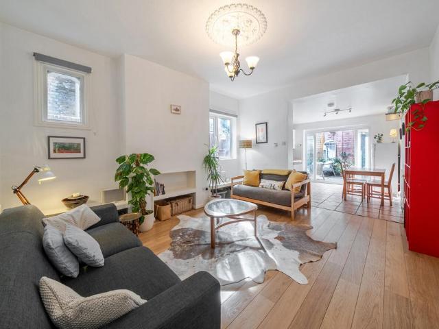 Flat for sale in London Borough of Lambeth, Greater London
