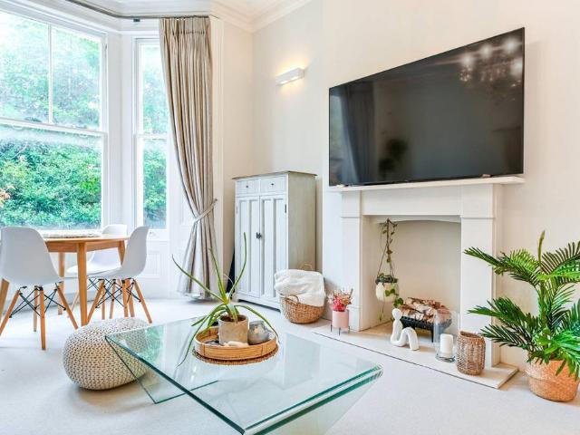 Flat for sale in Chalk Farm, Primrose Hill
