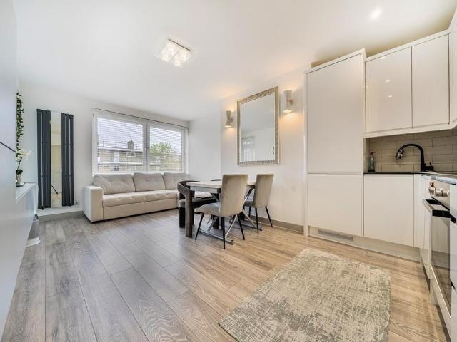 Flat for sale in London Borough of Lewisham, New Cross