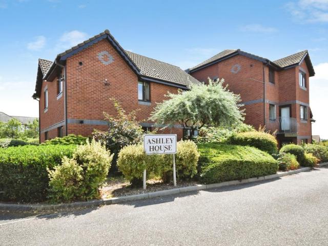 Flat for sale in Withycombe, Budlake