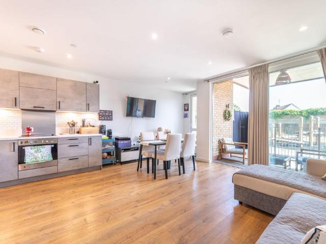 Flat for sale in Dollis Hill, Greater London