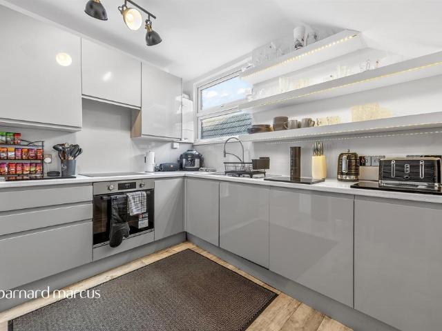 Flat for sale in London Borough of Croydon, Greater London