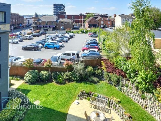 Flat for sale in Midway, Kent