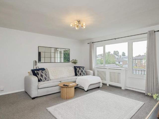 Flat for sale in Southborough, Sandown Park