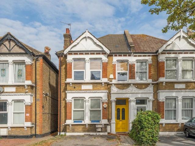 Flat for sale in London Borough of Lewisham, Greater London