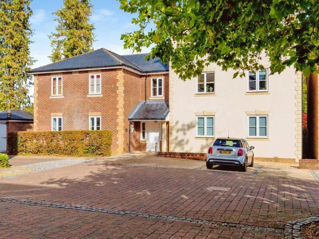 Flat for sale in Harestock, Winchester